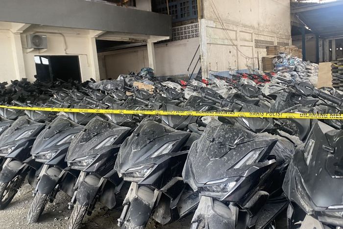Barang bukti ribuan motor ilegal di gudang penadah Jalan Kemandoran VIII, Grogol Utara, Kebayoran Lama, Jakarta Selatan
