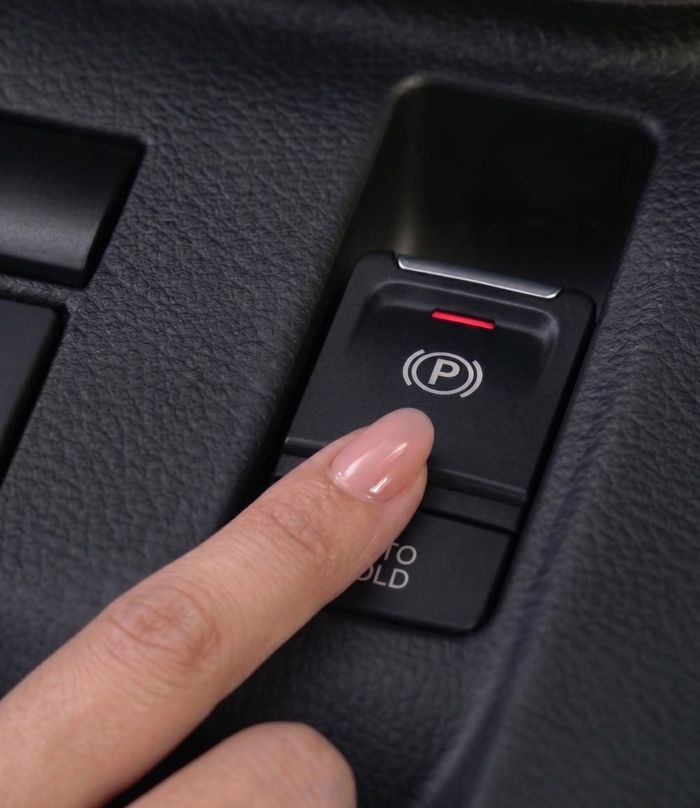 Suzuki mengandalkan dua fitur pada Grand Vitara, yakni Electronic Parking Brake (EPB) dan Hill Hold Control (HHC).