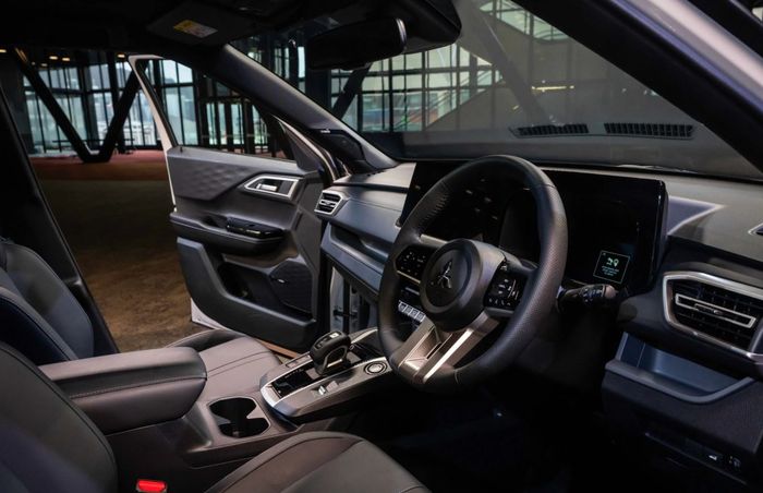 penampakan interior Mitsubishi Xforce Hybrid