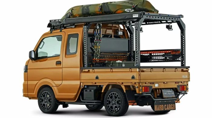 bagian belakang Suzuki Super Carry X Limited dengan aksesori Hard Cargo