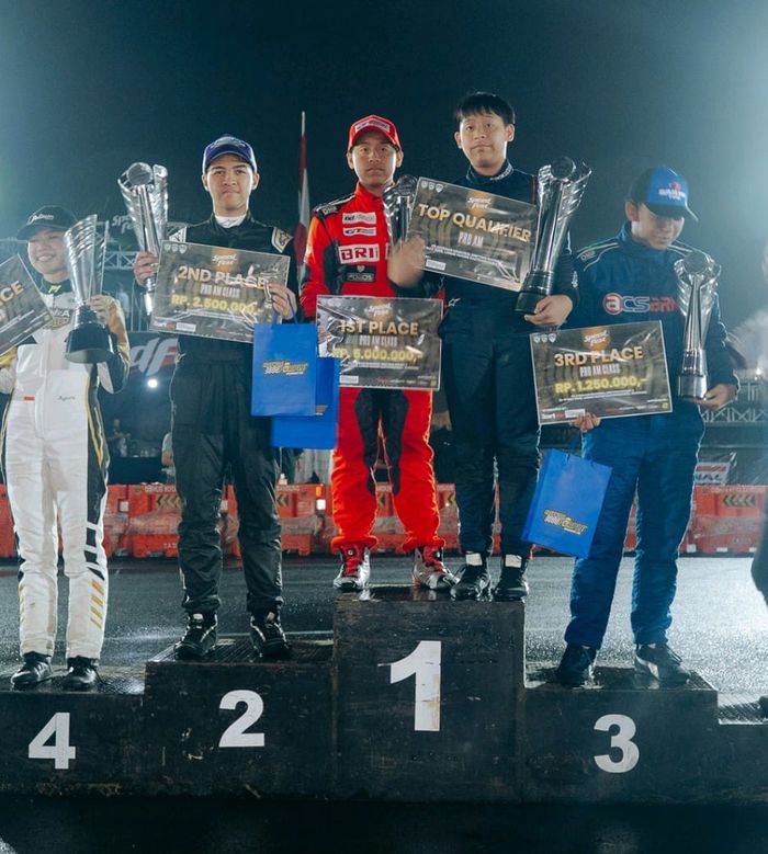 Mengandalkan BMW F22 bermesin LS3 garapan P5 Tuning bersama tim BRIDE IDN dan dukungan GT Radial, Athariz justru berhasil keluar sebagai Juara 1 PRO AM pada putaran kedua kali ini.