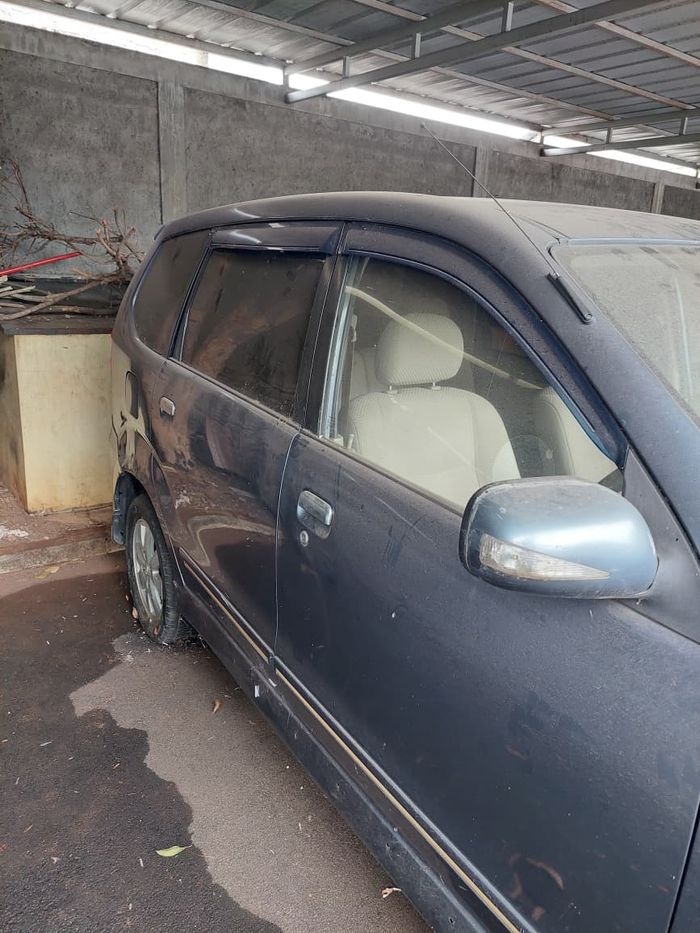 Tampak samping Toyota Avanza 1.5 S 2010 yang dilelang mulai Rp 51,26 juta