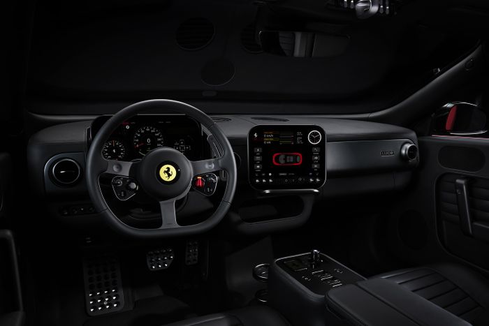 Interior Ferrari Luce.