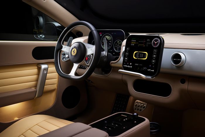 Kabin depan Ferrari Luce berdesain simpel dan elegan.