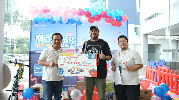 Salah satu pemenang luck draw voucher belanja di gelaran Daihatsu Kumpuk Sahabat Serentak pada 23 Mei 2026