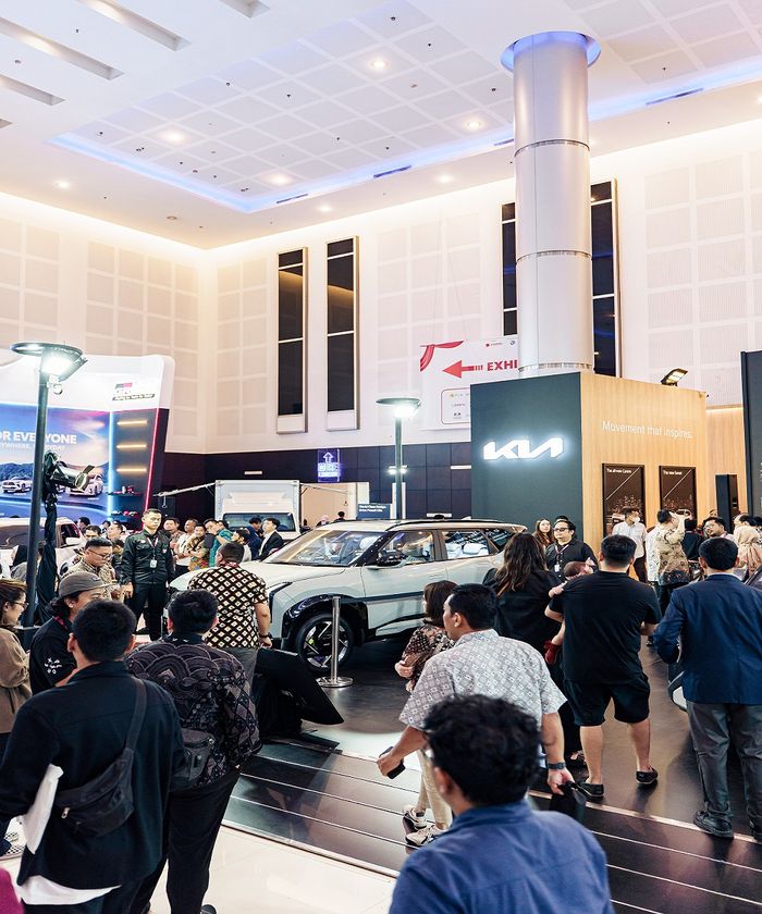 Keramaian di Booth KIA IIMS Surabaya 2026