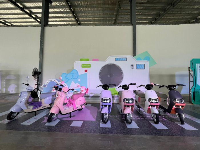 Saige mengklaim pabrik tersebut memiliki kapasitas produksi hingga 1 juta unit kendaraan listrik per tahun dengan kapasitas penyimpanan mencapai 1,25 juta unit.