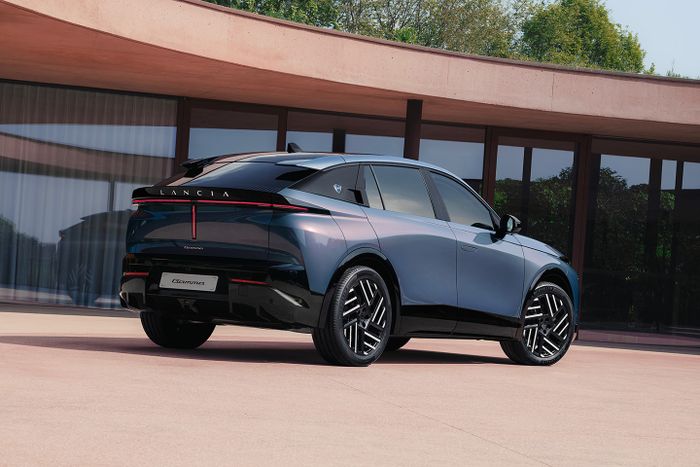 Untuk sebuah SUV, Lancia Gamma punya desain berkarakter unik.