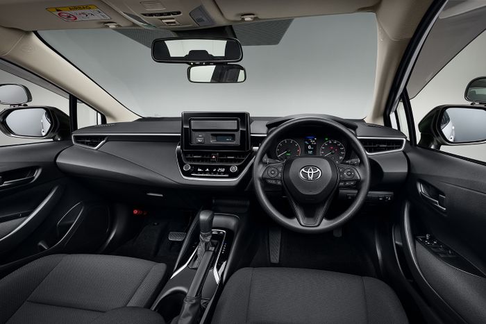 Interior Toyota Corolla training car versi hybrid.