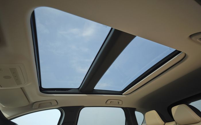 Panoramic Sunroof tingkatkan kesan premium dalam Mazda CX-5.