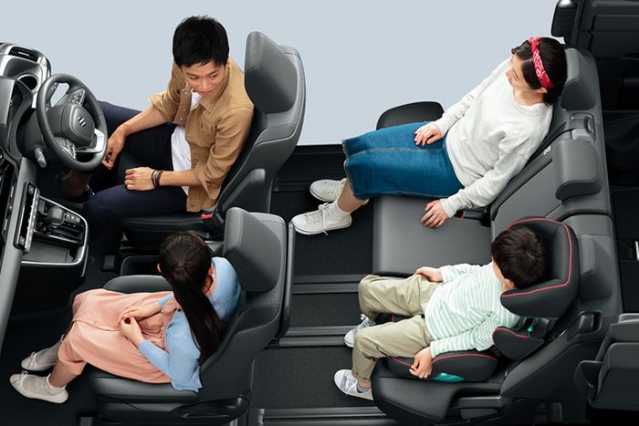 Suzuki Landy sekarang ada 8-seater dengan bench seat tengah.