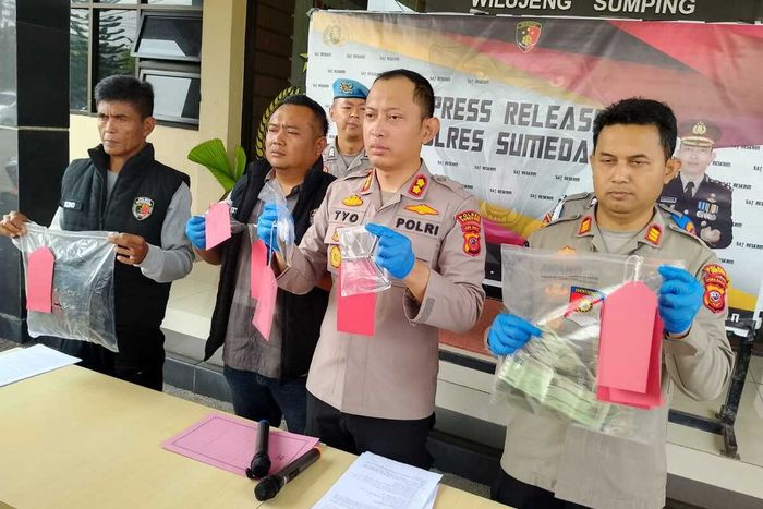 Polres Sumedang konferensi pers pengungkapan kasus curanmor, yang salah satu pelakunya nyaris menipu Gubernur Jawa Barat, Dedi Mulyadi