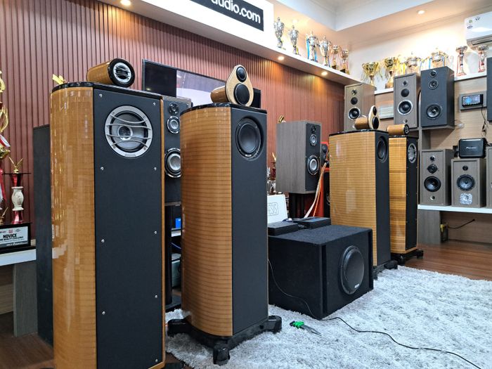 Tak hanya memamerkan produk, Mega Audio juga menyiapkan sesi diskusi dan konsultasi seputar audio mobil bersama para penggemar serta komunitas otomotif yang hadir.