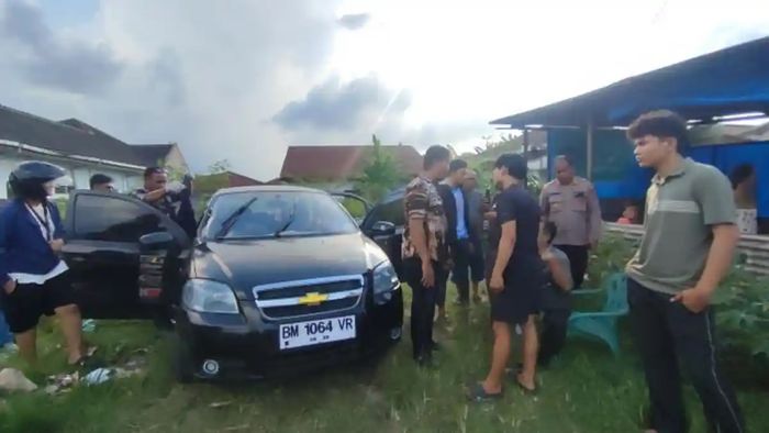 Pasutri ditemukan meninggal dunia di dalam mobil