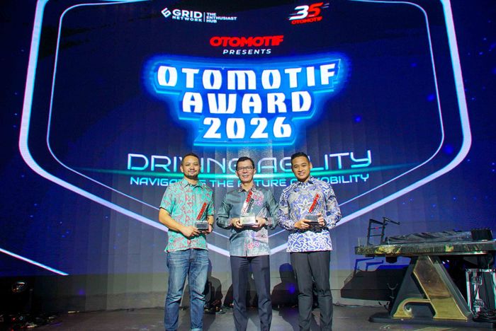 Toyota Veloz Hybrid EV sukses raih penghargaan Car of The Year 2026