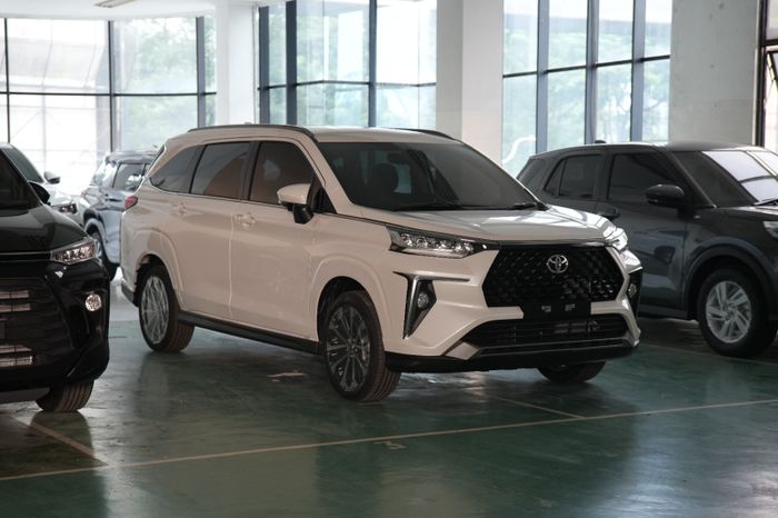 Toyota Veloz Hybrid V sebagai entry level