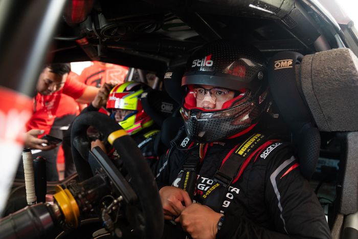 Duet pereli Ryan Nirwan dan navigator Adi Indiarto sukses finis sebagai juara pertama di kelas RC2 menggunakan GR Yaris Rally2.