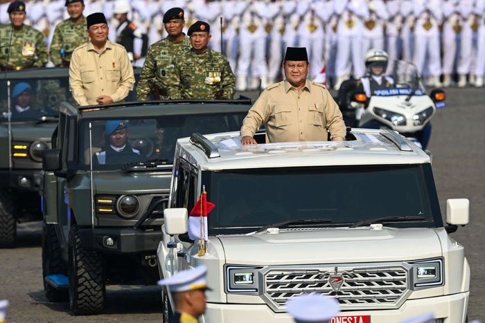 Presiden Prabowo Subianto menggunakan Maung MV3 Garuda Limousine buatan PT Pindad