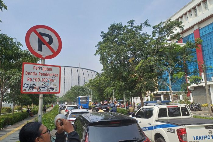 Potret praktik parkir liar di depan gedung Pengadilan Negeri Jakarta Utara