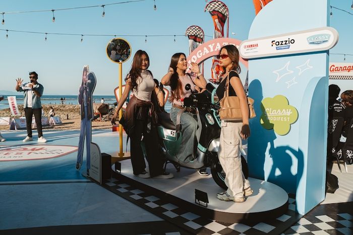 Area Yamaha Fazzio Garage menjadi salah satu spot favorit pengunjung di Yamaha Classy Modifest 2026 Bali. 