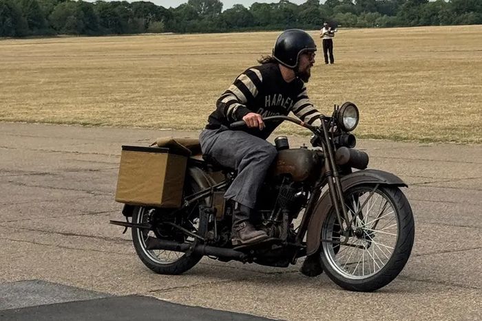 Jason Momoa mencoba Harley-Davidson lawasnya menjadi bermesin hybrid
