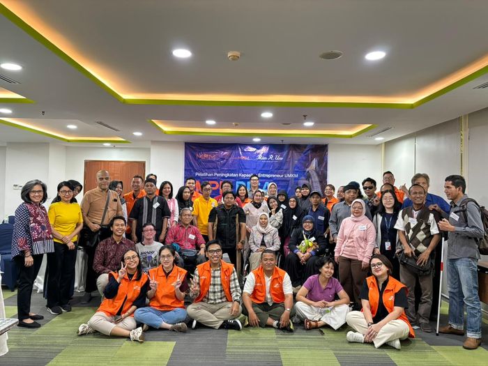 Peserta mendapatkan pembekalan mulai dari literasi keuangan, manajemen risiko finansial, digital security, etika digital hingga etika bisnis yang dinilai penting untuk menunjang keberlangsungan usaha di era digital.