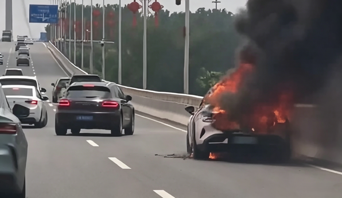 Mobil listrik Xiaomi SU7 terbakar di China