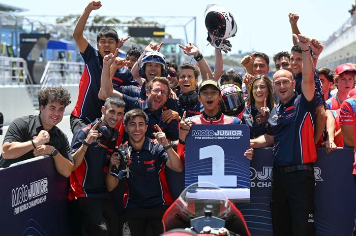 Kiandra Ramadhipa sukses sabet podium juara Moto3 Junior 2026 di Estoril