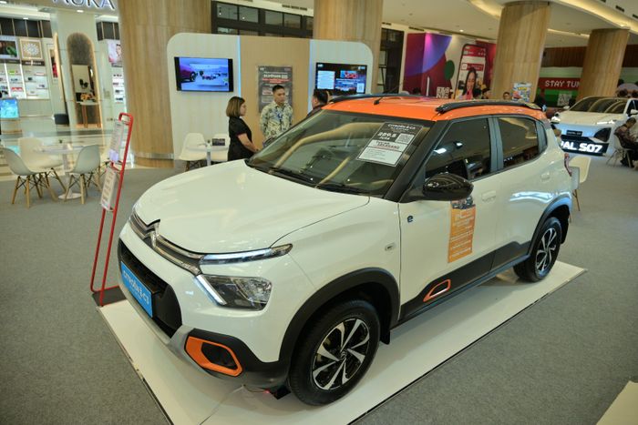 Selain menghadirkan berbagai model kendaraan listrik, selama pameran berlangsung Indomobil juga menawarkan sejumlah program penjualan, mulai dari uang muka ringan