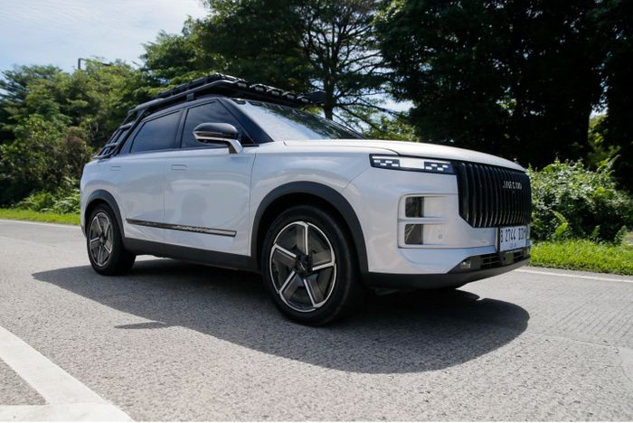 JAECOO J7 SHS-P dibekali teknologi Super Hybrid System (SHS), kamera 540 derajat, dan fitur transparent chassis. 