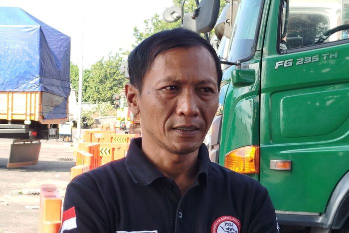 Sopir yang terjebak kemacetan di pelabuhan Ketapang, Banyuwangi, Jawa Timur