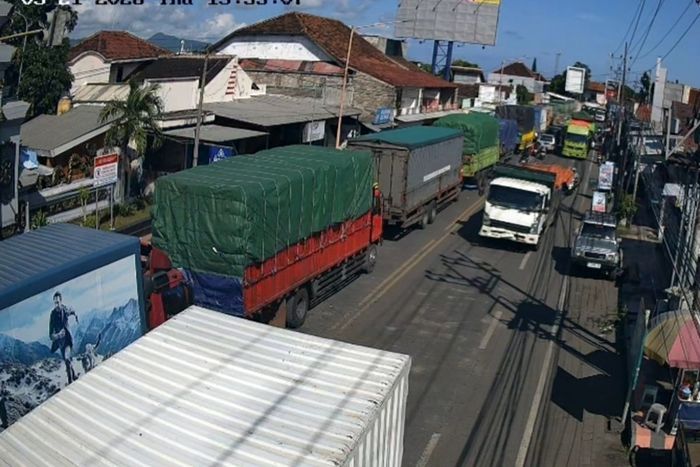 Pantauan CCTV kemacetan di jalur pelabuhan Ketapang, Banyuwangi, Jawa Timur