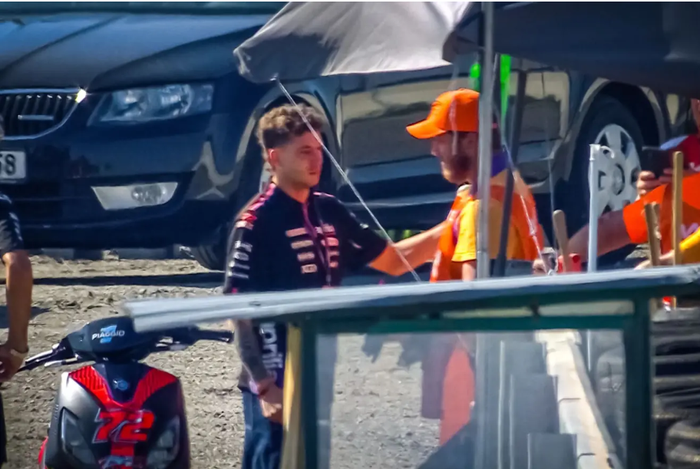momen Marco Bezzecchi menemui marshal yang dipukul untuk meminta maaf secara langsung
