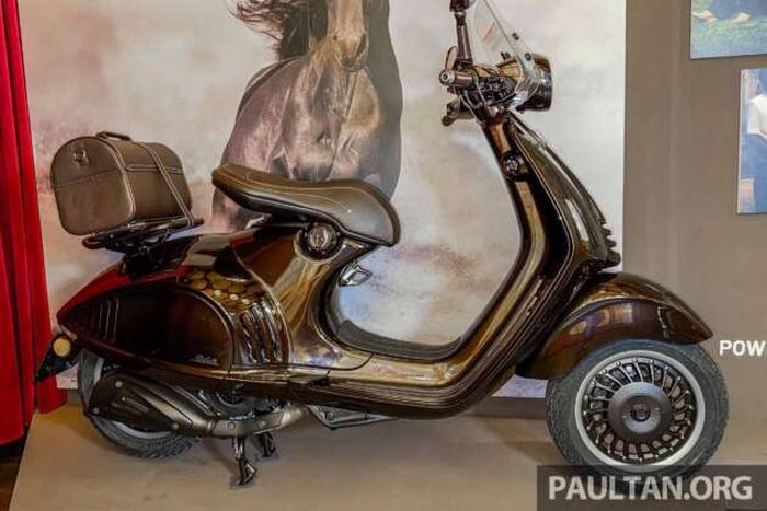 Vespa 946 Horse