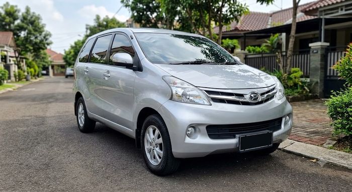 Mobil bekas Daihatsu Xenia 2014