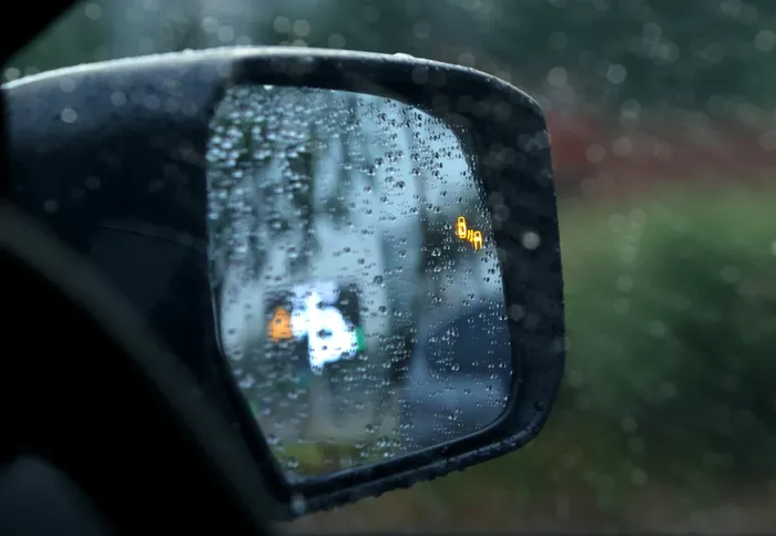 Sensor fitur Blind Spot Warning with Lane Change Assist di mobil Mitsubishi