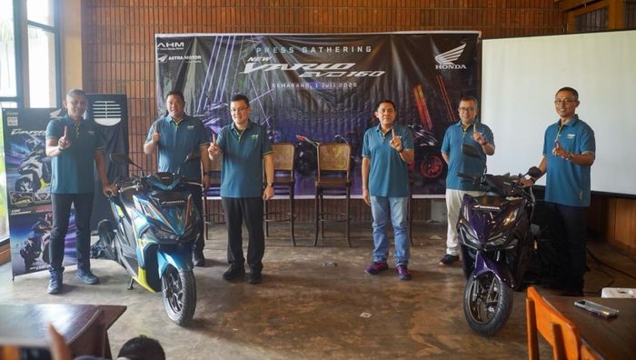 Jajaran manajemen Astra Motor Jateng di acara peluncuran Vario Evo 160