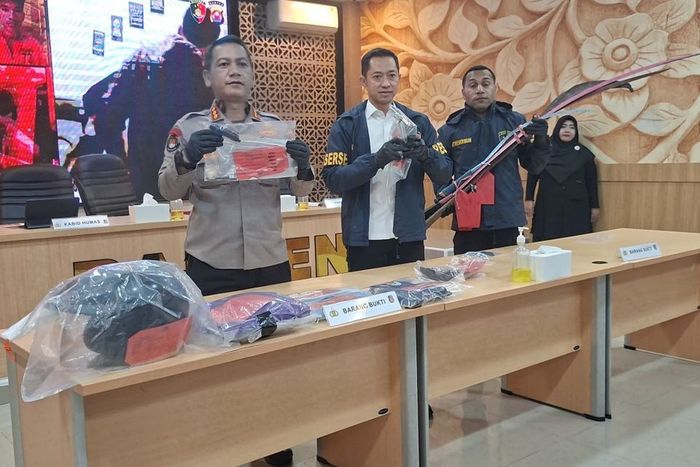 Ditreskrimum Polda Banten tunjukan sejumlah barang bukti dalam pengungkapan beberapa kasus pencurian motor dan jalanan