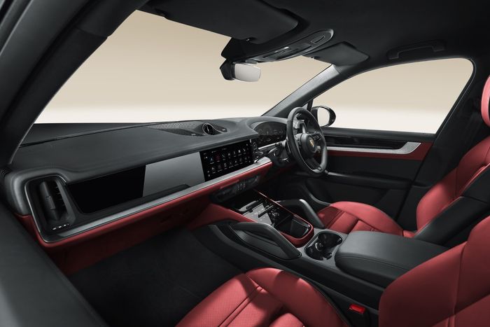 Interior Porsche Cayenne with Black/Bordeaux Red Two-tone Leather di versi rakitan lokal Malaysi yang dijual di Indonesia