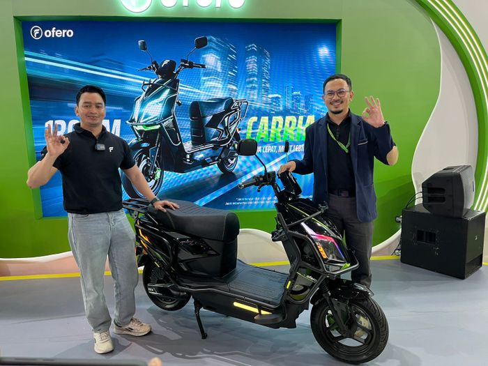 Dari sisi keselamatan, motor listrik ini sudah dibekali Traction Control System (TCS) untuk menjaga traksi roda di berbagai kondisi jalan.