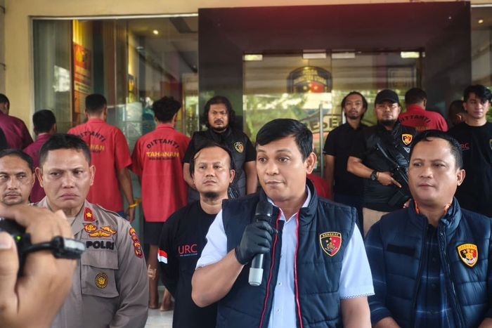 Konfeensi Pers Polda Sumatera Utara atas penangkapan komplotan maling spesialis Mitsubishi L300 yang dikomandoi pecatan TNI inisial OS (46)