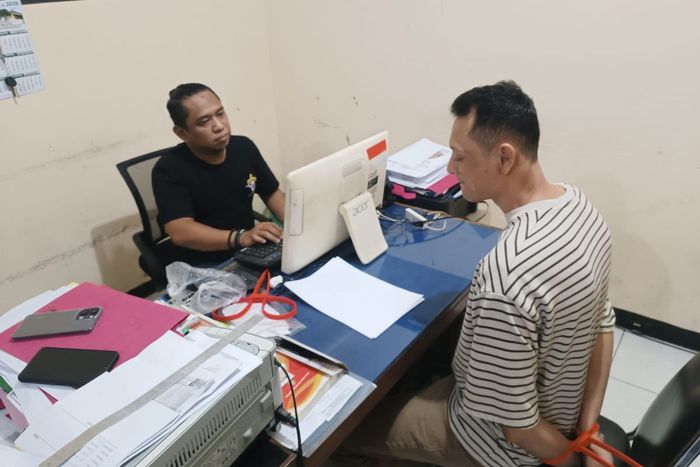 F (37), bang jago pengendara Kawasaki Ninja 150 RR yang menampol pemotor lain tanpa sebab di Jagakarsa berhasil ditangkap Polisi
