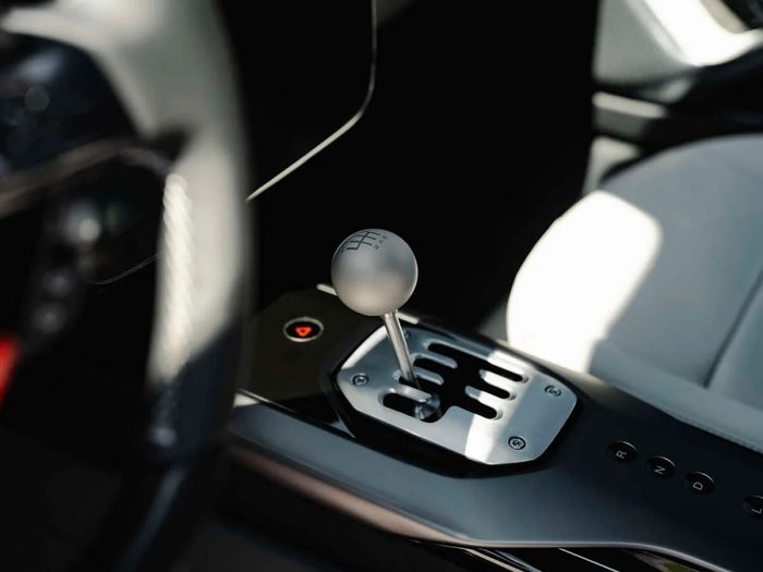 Transmisi manual pada Ferrari 12Cilindri Manuale