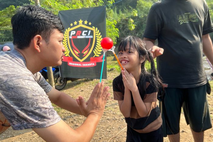 Di tempat acara disediakan beragam games seru yang melibatkan kerjasama antara ayah dan anak