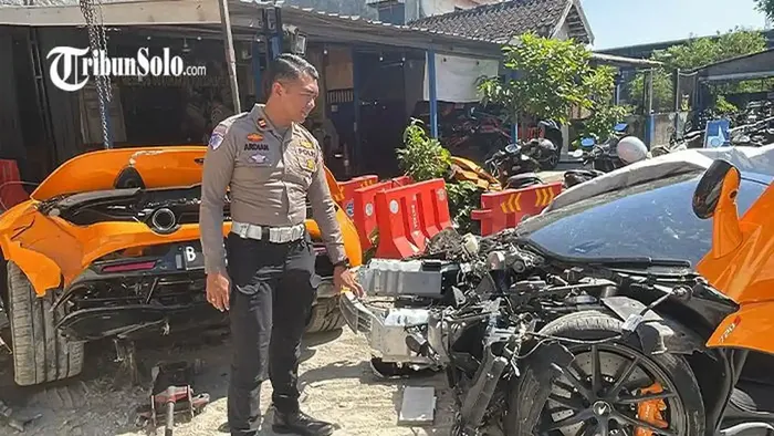Kondisi McLaren 720S Andra ST alias Febrian Paundra Alditama (21) yang terpenggal jadi dua usai kecelakaan tunggal di Telukan, Grogol, Sukoharjo, Jawa Tengah. Kini diamankan di Satlantas Polres Sukoharjo