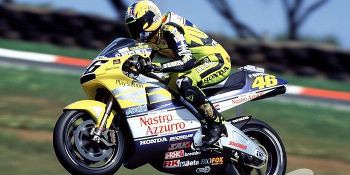 Valentino Rossi saat MotoGP Afrika Selatan pada tahun 2000 bersama tim satelit Nastro Azurro Honda.