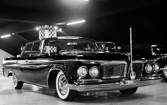 Chrysler Crown Imperial pemberian Raja Arab kepada Presiden Soekarno
