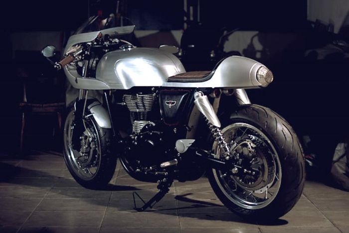 Royal Enfield Cotinental GT kustom oleh White Collar Bikes lansiran pipebur.com