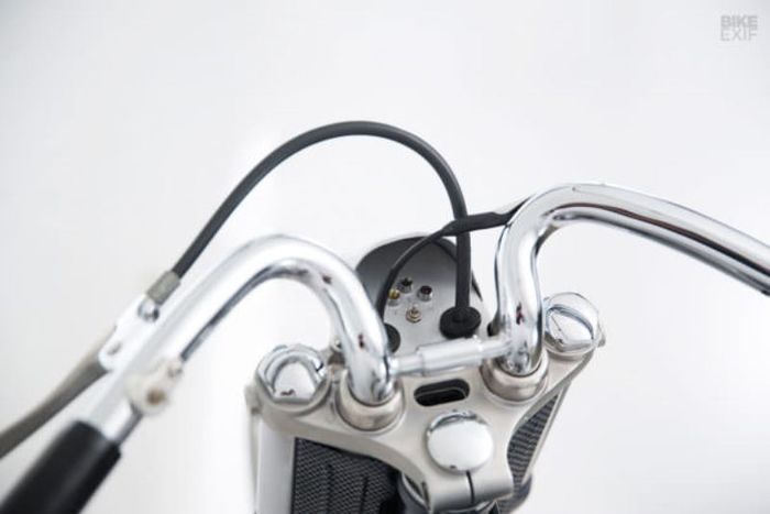 Kustom Chopper Harley Davidson XL 1200 oleh Thrive Motorcycle lansiran bikeexif.com http://www.bikeexif.com/harley-xl1200-custom