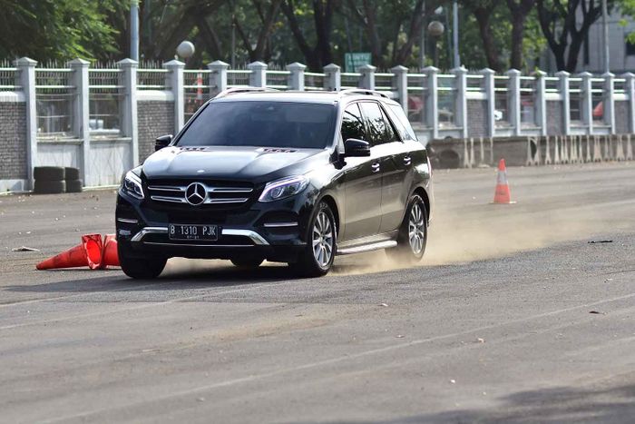 Mercedez Benz duet Paspampres